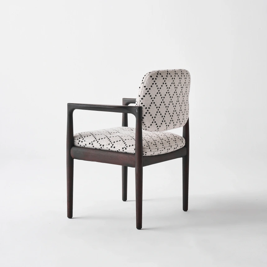 Darphe simple fabric and solid wood lounge chair